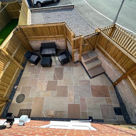 Modern, Two Double Bedroom House With Free Parking Chepstow Exterior photo