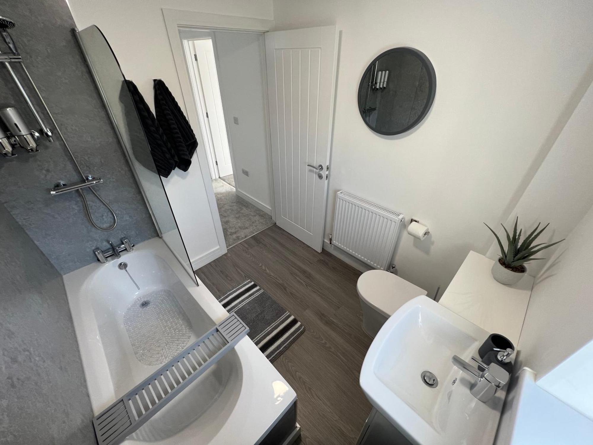 Modern, Two Double Bedroom House With Free Parking Chepstow Exterior photo
