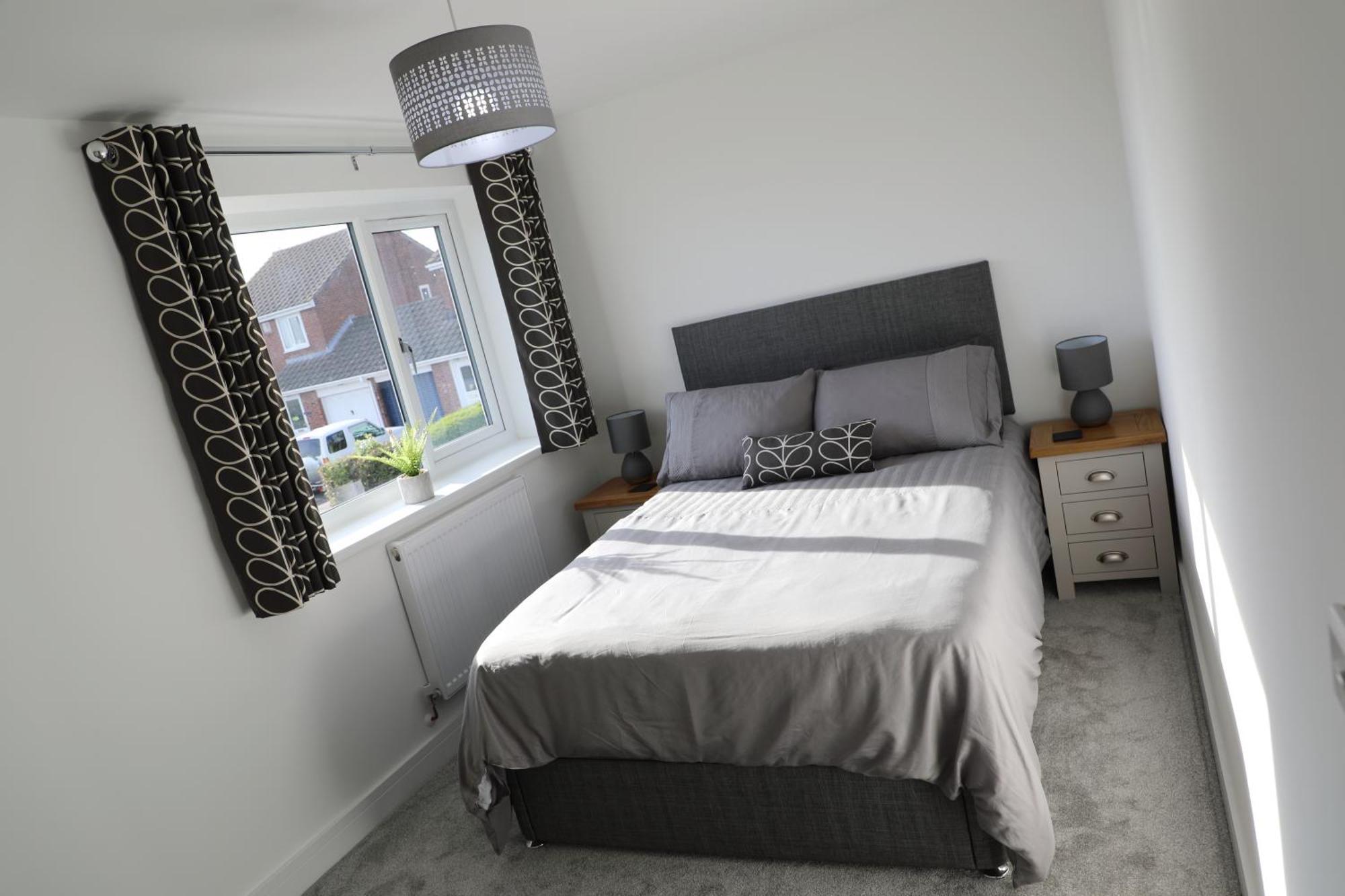 Modern, Two Double Bedroom House With Free Parking Chepstow Exterior photo