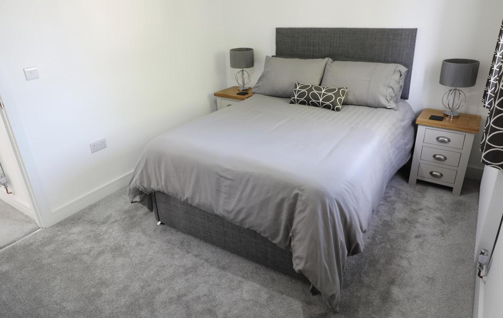 Modern, Two Double Bedroom House With Free Parking Chepstow Exterior photo