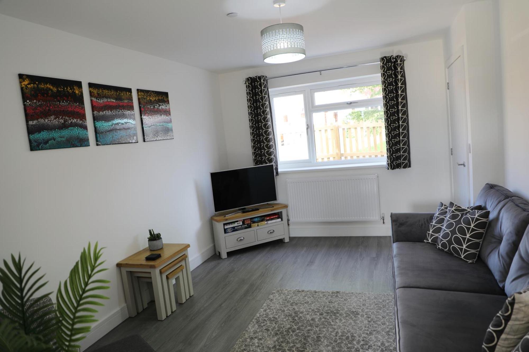 Modern, Two Double Bedroom House With Free Parking Chepstow Exterior photo
