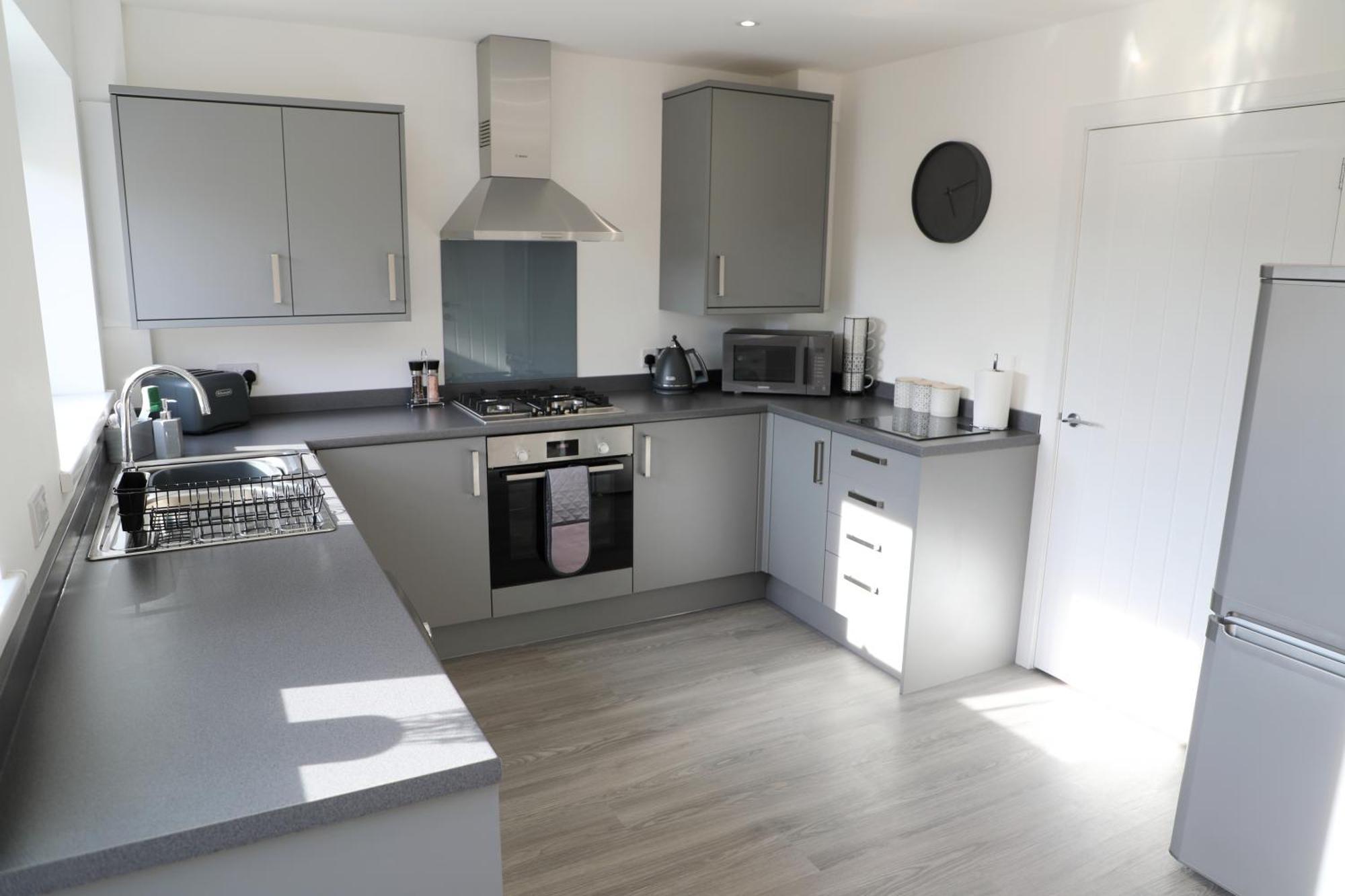 Modern, Two Double Bedroom House With Free Parking Chepstow Exterior photo