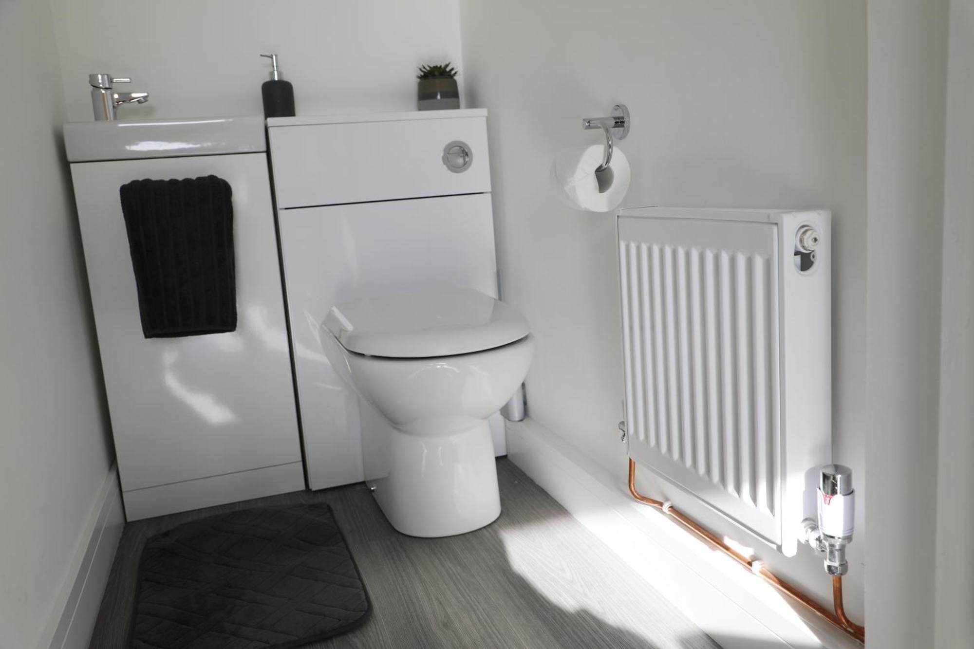 Modern, Two Double Bedroom House With Free Parking Chepstow Exterior photo