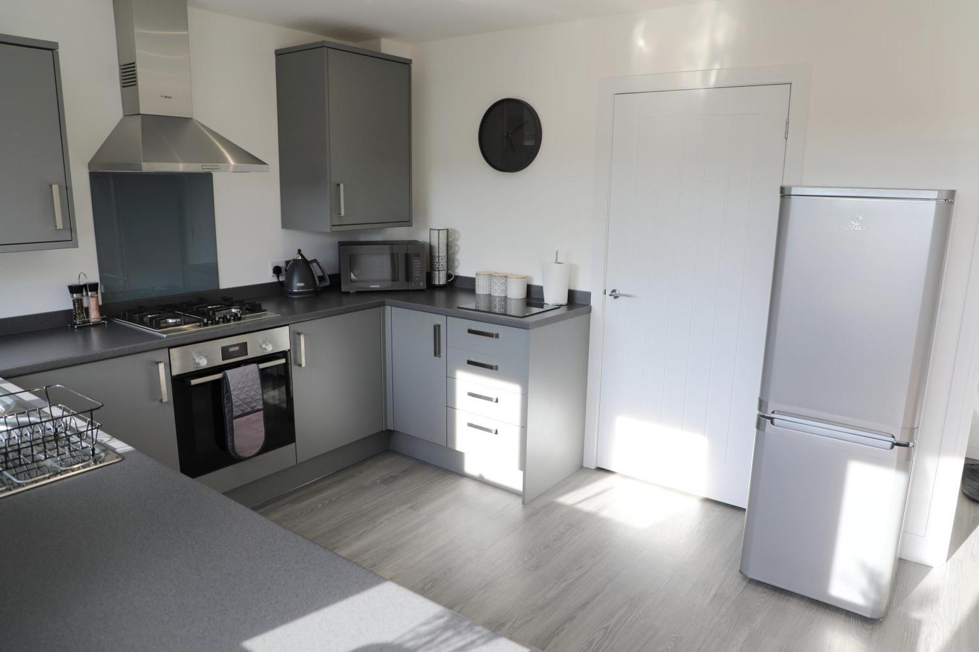 Modern, Two Double Bedroom House With Free Parking Chepstow Exterior photo